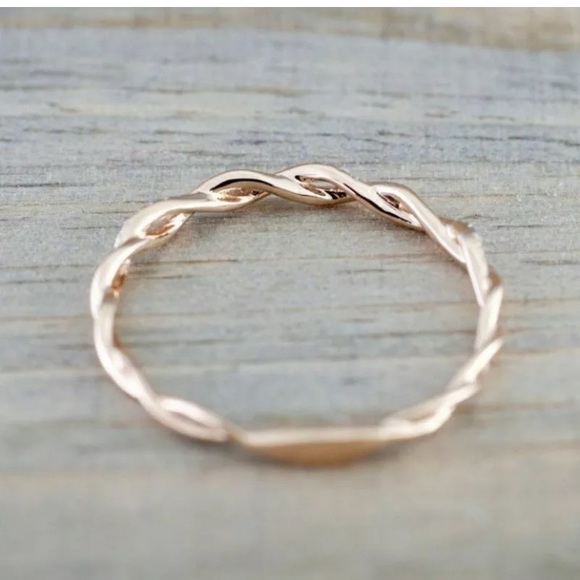 14K Rose Gold Stack Twisted Ring Gorgeous Ring - Picture 5 of 7